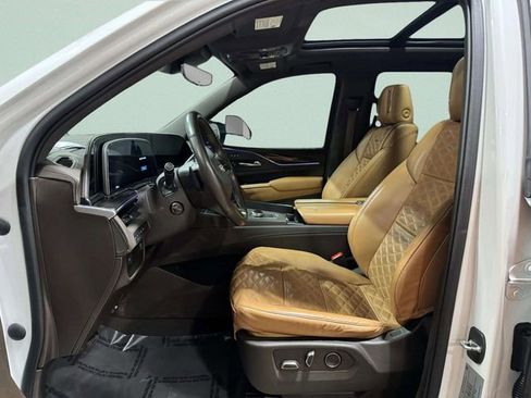 Used 2021 Cadillac Escalade Premium Luxury image 28