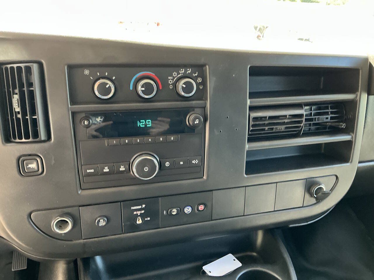 Used 2014 Chevrolet Express 2500 RWD image 15