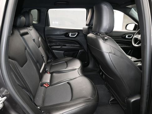 Used 2022 Jeep Compass Altitude image 36