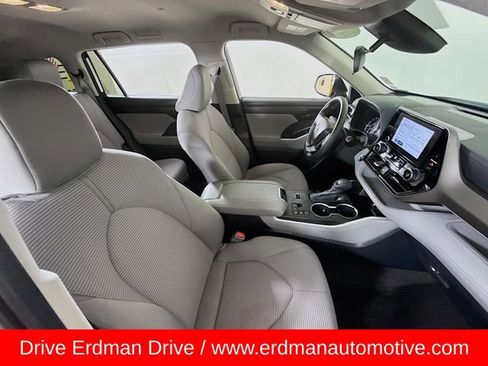 Used 2023 Toyota Highlander L image 25