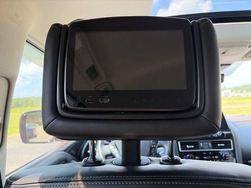 Used 2023 Nissan Armada Platinum w/ Captain's Chairs Package RWD image 9