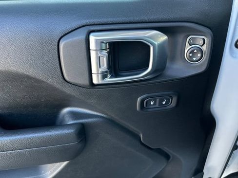 Certified 2022 Jeep Gladiator Sport AWD/4WD image 14