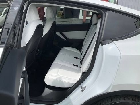 Used 2021 Tesla Model Y Long Range AWD/4WD image 28