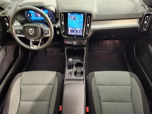 Used 2023 Volvo XC40 B4 Core w/ Protection Package Premier FWD image 4