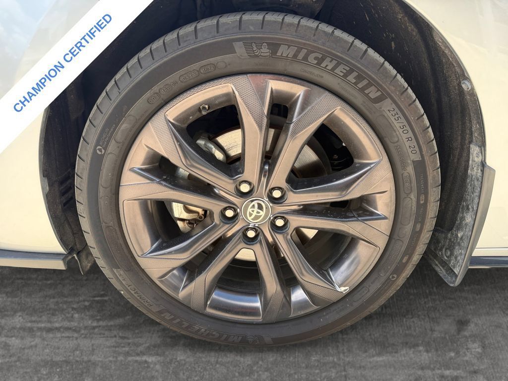 Used 2023 Toyota Sienna XSE FWD image 9