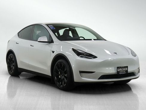Used 2023 Tesla Model Y Long Range image 7