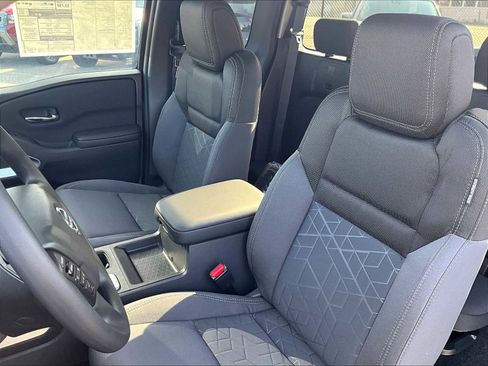 Used 2025 Nissan Frontier SV image 17