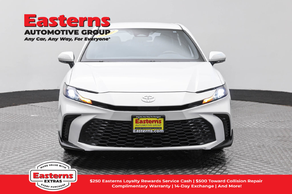 Used 2025 Toyota Camry SE FWD image 3