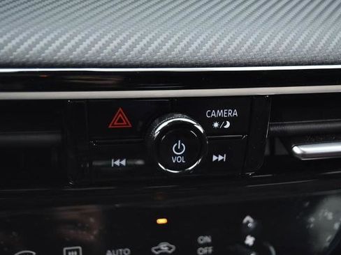 New 2025 Nissan Kicks SR image 17