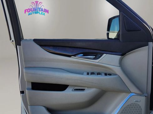 Used 2015 Cadillac Escalade Premium image 29