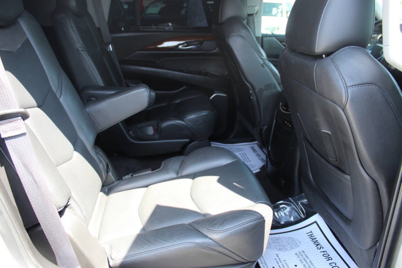 Used 2017 Cadillac Escalade Luxury AWD/4WD image 11