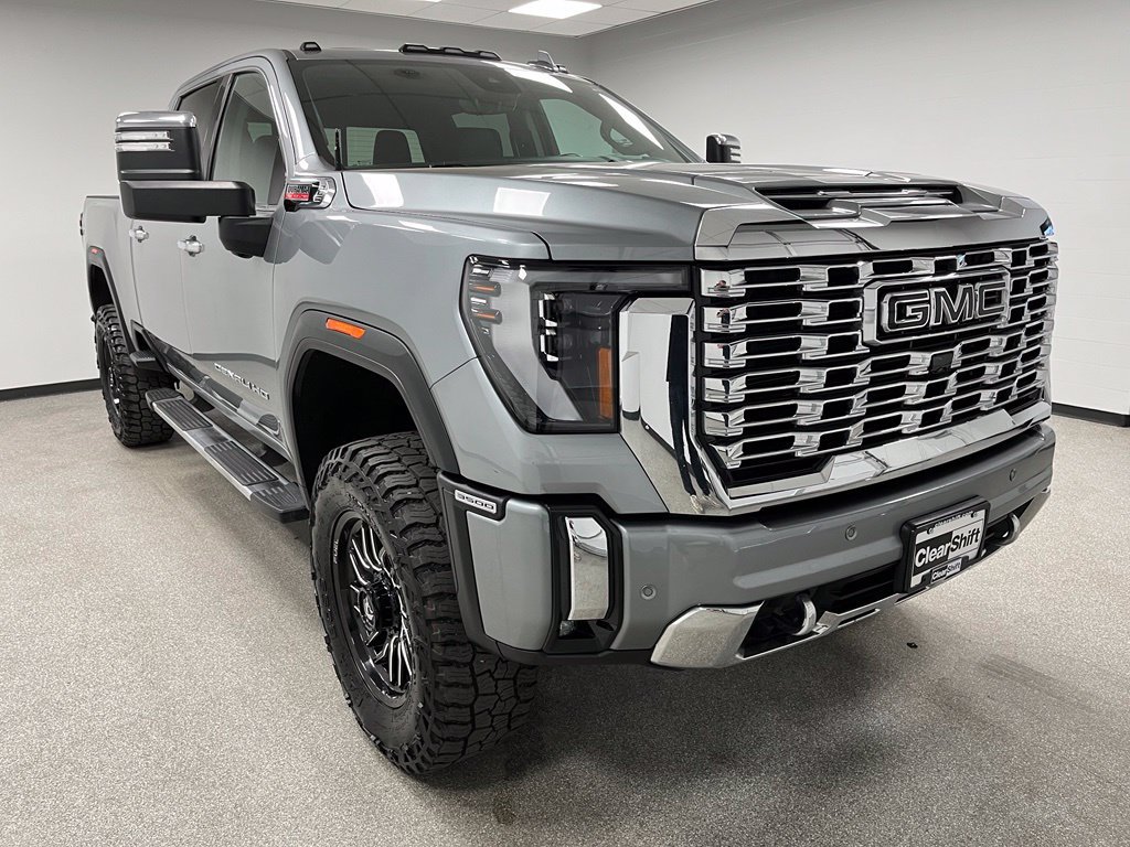 Used 2024 GMC Sierra 3500 Denali w/ Technology Package AWD/4WD image 2