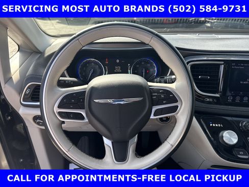 Used 2018 Chrysler Pacifica Limited image 31