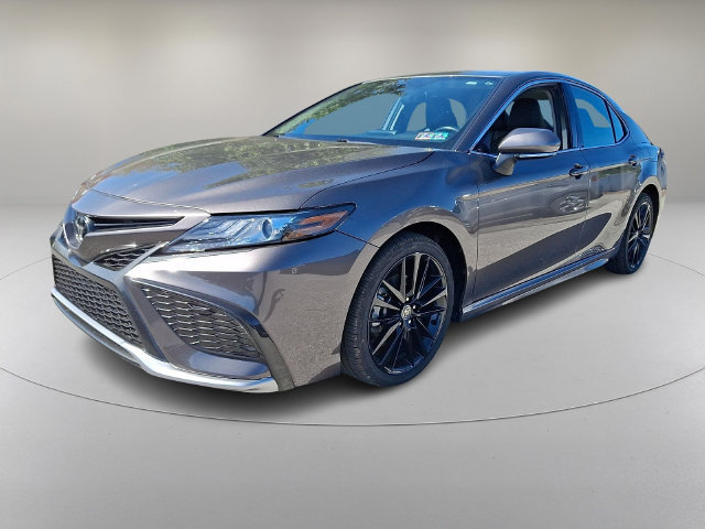 Used 2024 Toyota Camry XSE FWD image 3