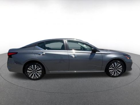 Used 2025 Nissan Altima 2.5 SV FWD image 16