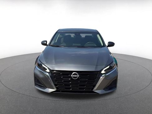 Used 2025 Nissan Altima 2.5 SV FWD image 3