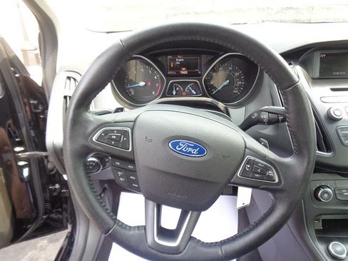 Used 2016 Ford Focus SE w/ SE Sport Package FWD image 17