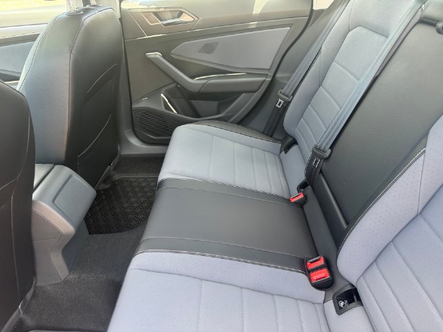 New 2026 Volkswagen Jetta SE FWD image 17