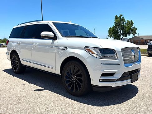 Used 2020 Lincoln Navigator Reserve w/ Equipment Group 208A Reserve AWD/4WD image 3
