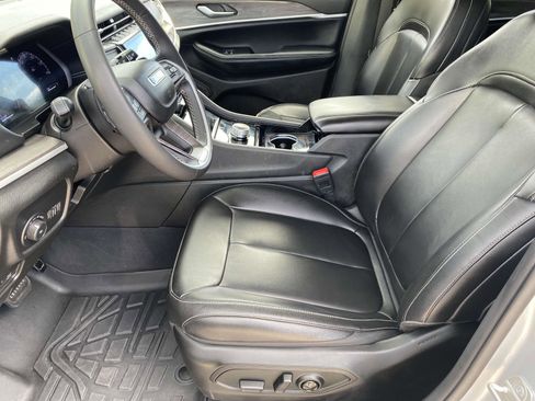 Used 2023 Jeep Grand Cherokee L Limited image 12