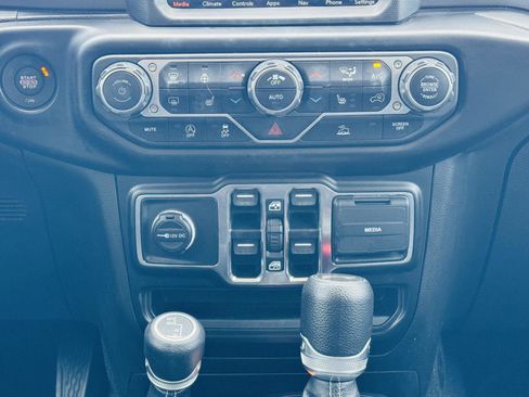 Used 2021 Jeep Wrangler Unlimited Sahara image 17