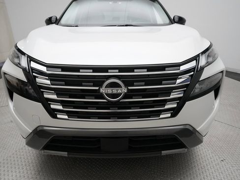 Certified 2025 Nissan Rogue SL w/ Tech Package image 22