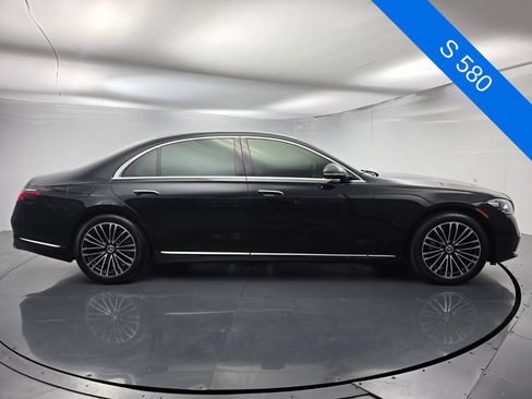 Used 2022 Mercedes-Benz S 580 4MATIC Sedan image 3
