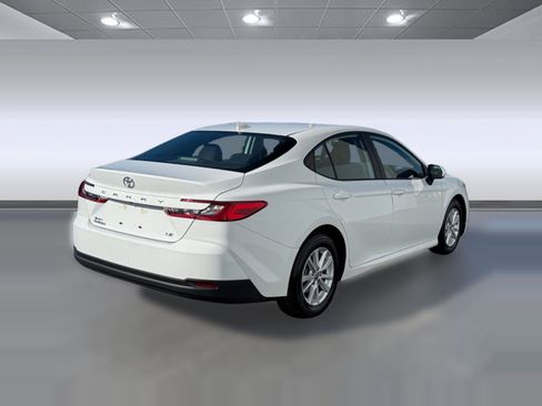Used 2025 Toyota Camry LE image 9