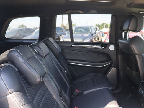 Used 2015 Mercedes-Benz GL 63 AMG 4MATIC image 23