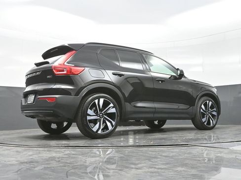 Used 2025 Volvo XC40 B5 Plus image 21