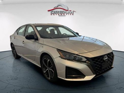 Used 2023 Nissan Altima 2.5 SR image 3