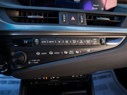 Used 2020 Lexus ES 300h w/ Premium Package image 21