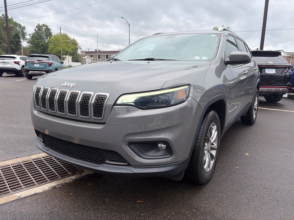 Used 2020 Jeep Cherokee Latitude Plus w/ Cold Weather Group AWD/4WD image 12