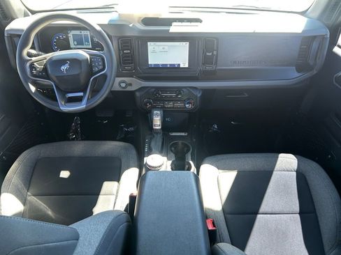 Used 2021 Ford Bronco Base image 11