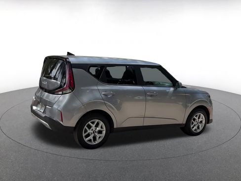 Used 2025 Kia Soul LX w/ LX Technology Package FWD image 15