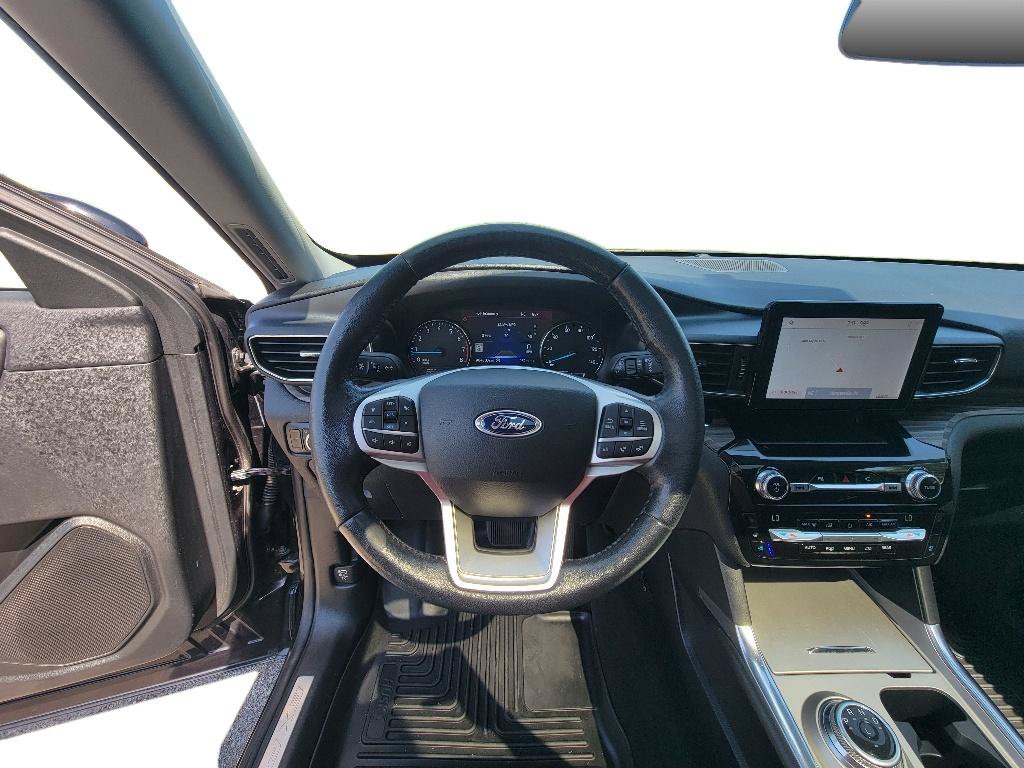 Used 2021 Ford Explorer Limited w/ Equipment Group 301A AWD/4WD image 12