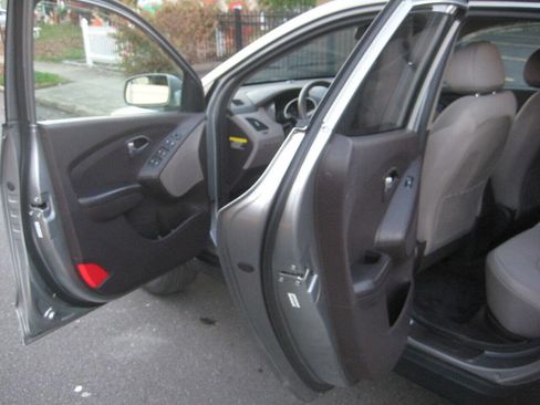 Used 2014 Hyundai Tucson GLS image 11