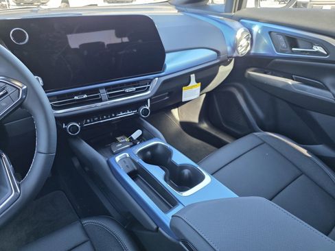 New 2026 Chevrolet Equinox EV LT w/ Convenience Package II image 17