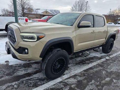 Used 2018 Toyota Tacoma TRD Off-Road image 1