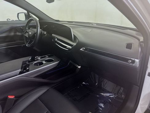 Used 2024 Cadillac Lyriq Luxury image 32