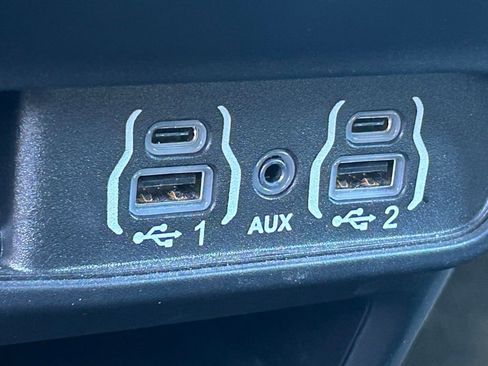 Used 2021 Chrysler Pacifica Touring-L w/ S Appearance Package image 16