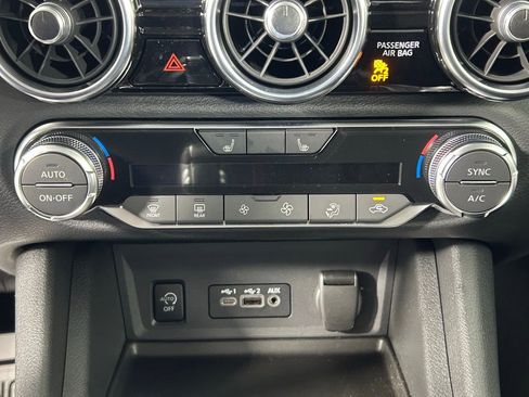 Used 2025 Nissan Sentra SR w/ Midnight Edition FWD image 18