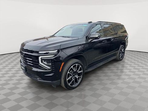 Used 2025 Chevrolet Suburban RST w/ Sun And Tow Package image 3