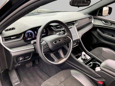 Certified 2023 Jeep Grand Cherokee Altitude image 20