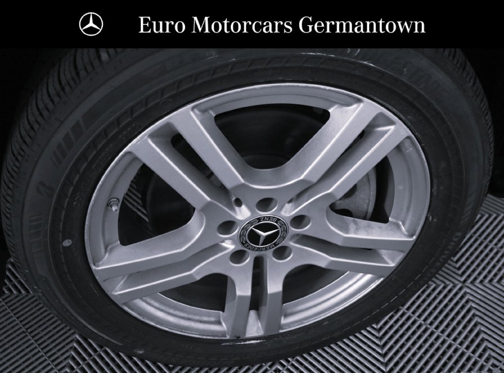 Used 2023 Mercedes-Benz GLB 250 4MATIC w/ Premium Package image 7