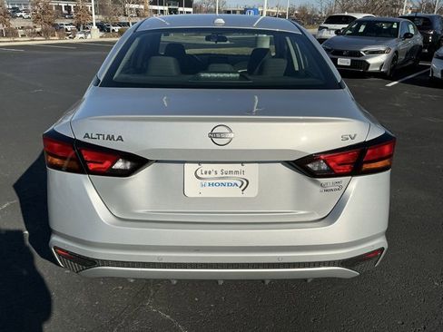 Used 2024 Nissan Altima 2.5 SV image 4