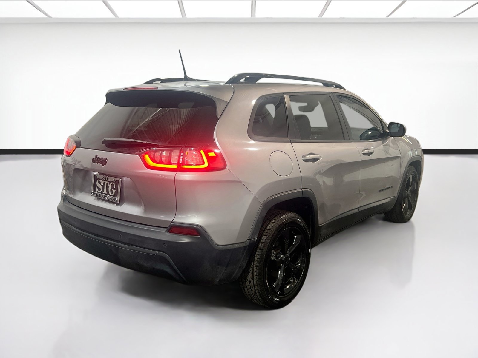 Used 2019 Jeep Cherokee Latitude Plus FWD image 4