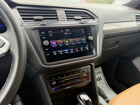 Used 2022 Volkswagen Tiguan SE image 39
