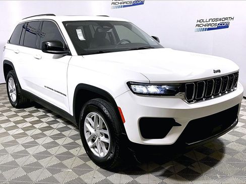 Used 2023 Jeep Grand Cherokee Laredo X image 3