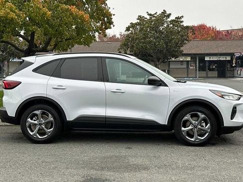 Used 2025 Ford Escape ST-Line w/ Equipment Group 301A image 7